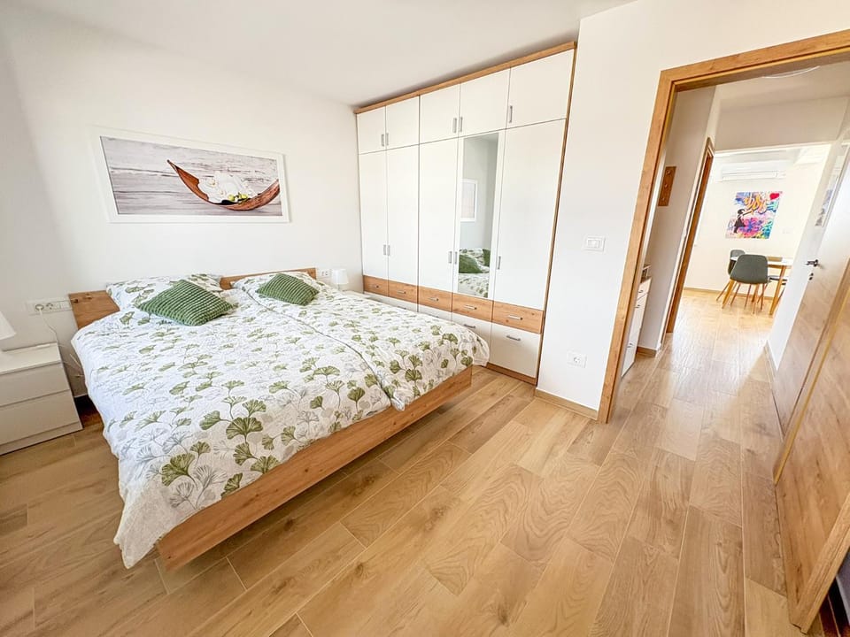Bed, Photo of the whole room, Bedroom, wardrobe