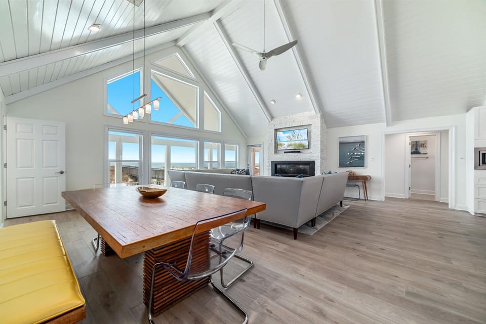 TV and multimedia, Living room, Seating area, Dining area