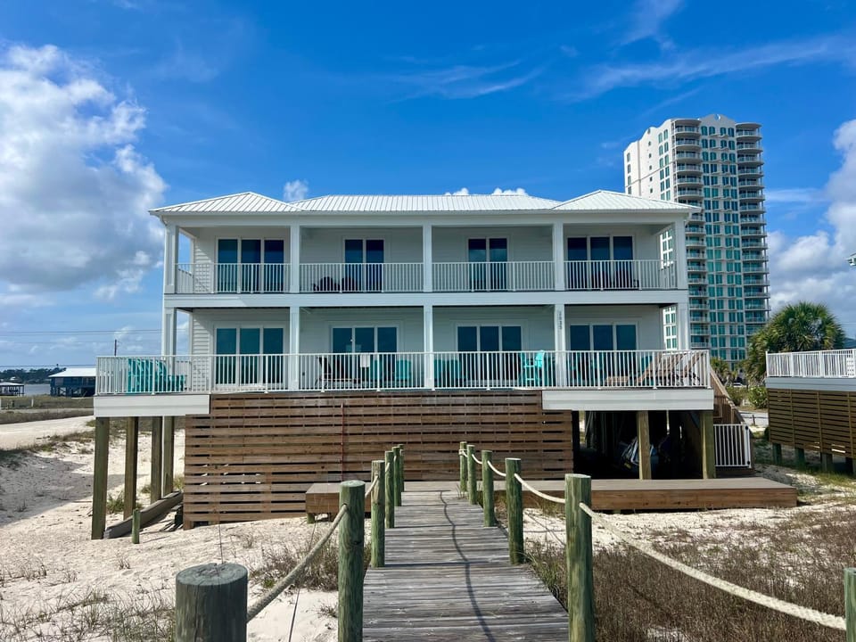 Property building, Day, View (from property/room), Balcony/Terrace