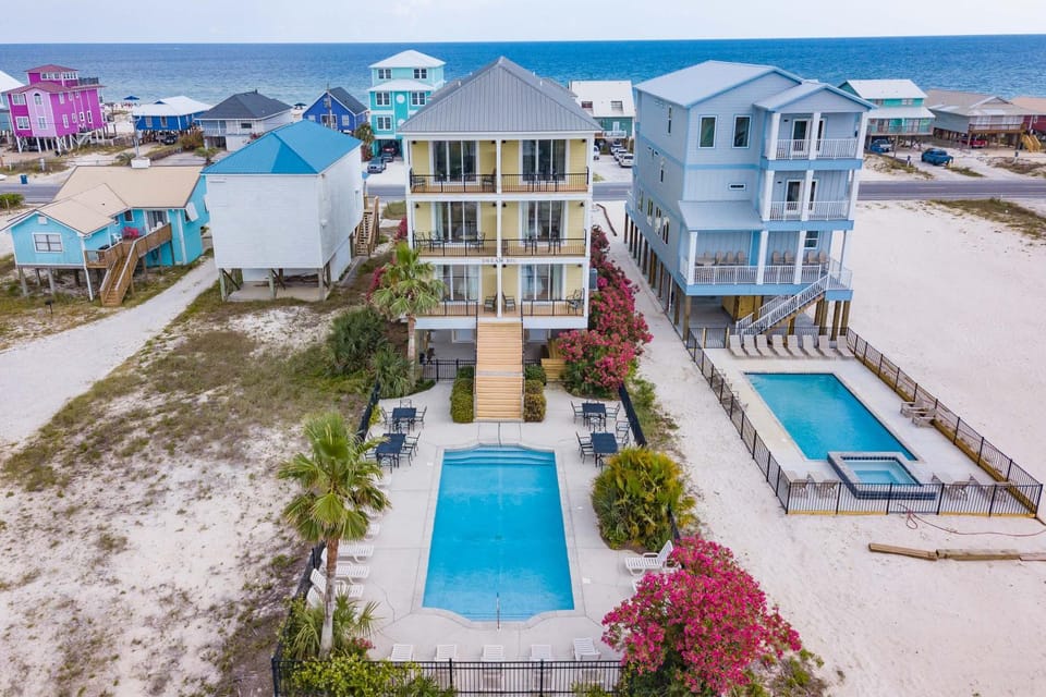 Property building, Day, Bird's eye view, Pool view, Swimming pool, sunbed