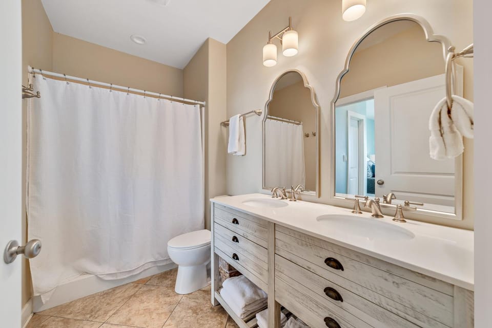 Shower, Toilet, Bathroom, Bath