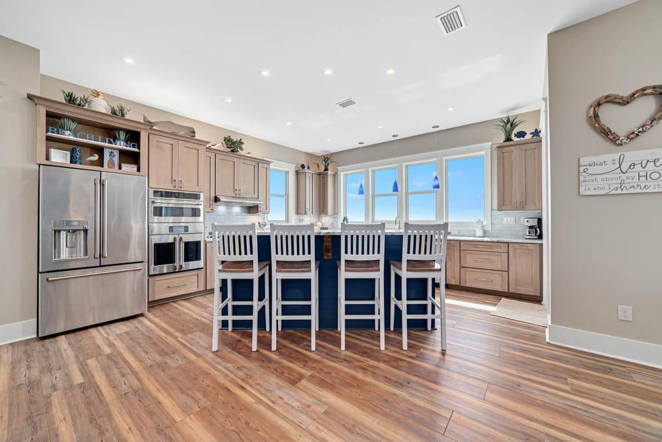 Coffee/tea facilities, Kitchen or kitchenette, oven, stove, toaster