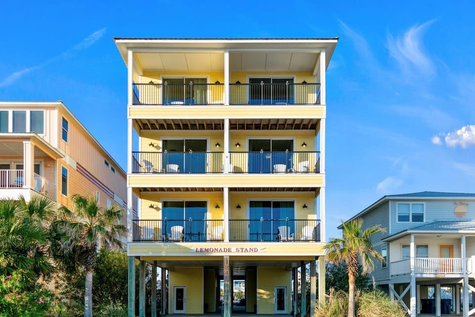 Property building, Day, Balcony/Terrace