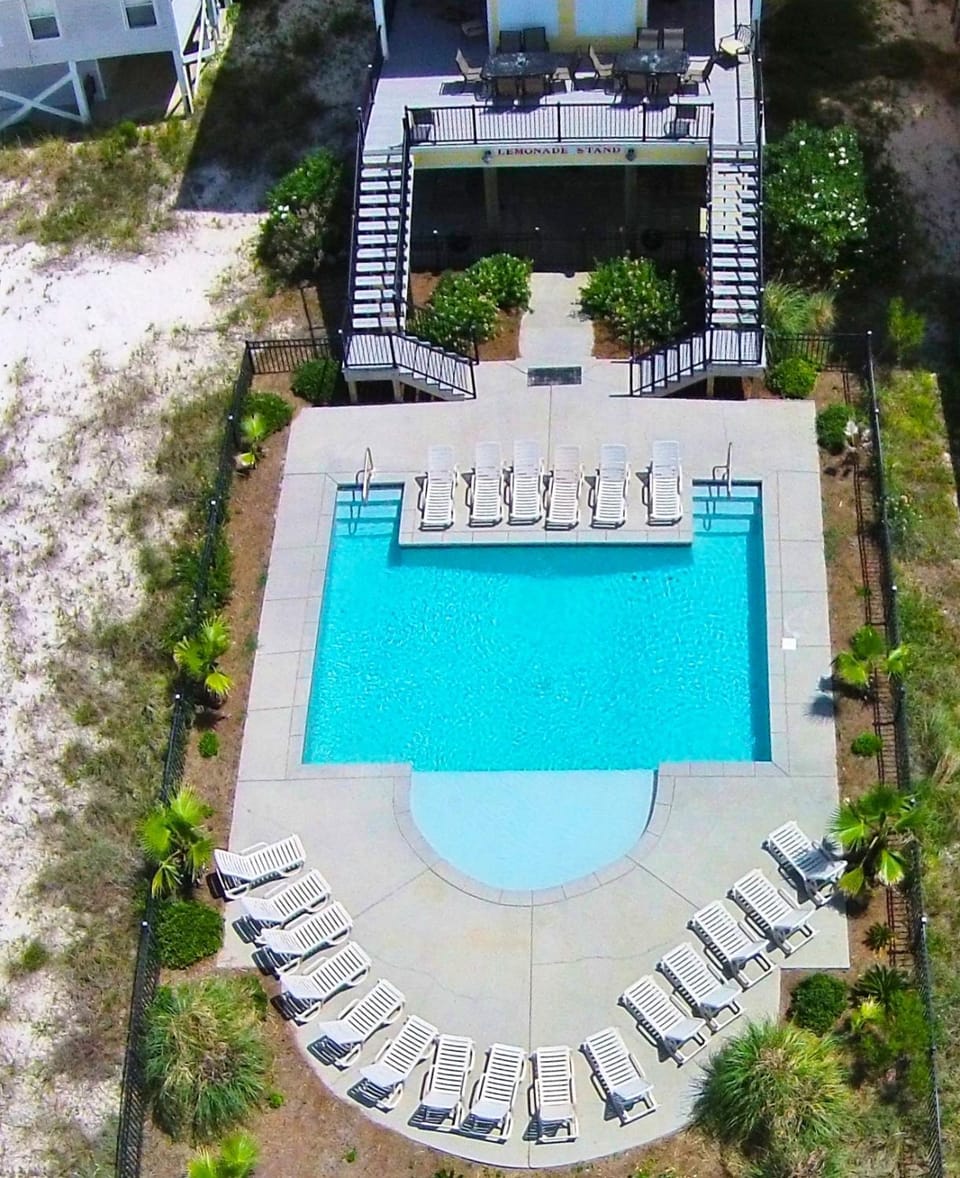 Day, Pool view, Swimming pool, sunbed
