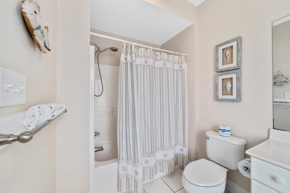 Shower, Toilet, Bathroom, Bath
