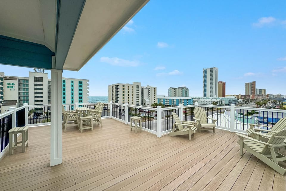 Property building, Patio, Day, View (from property/room), Balcony/Terrace, City view