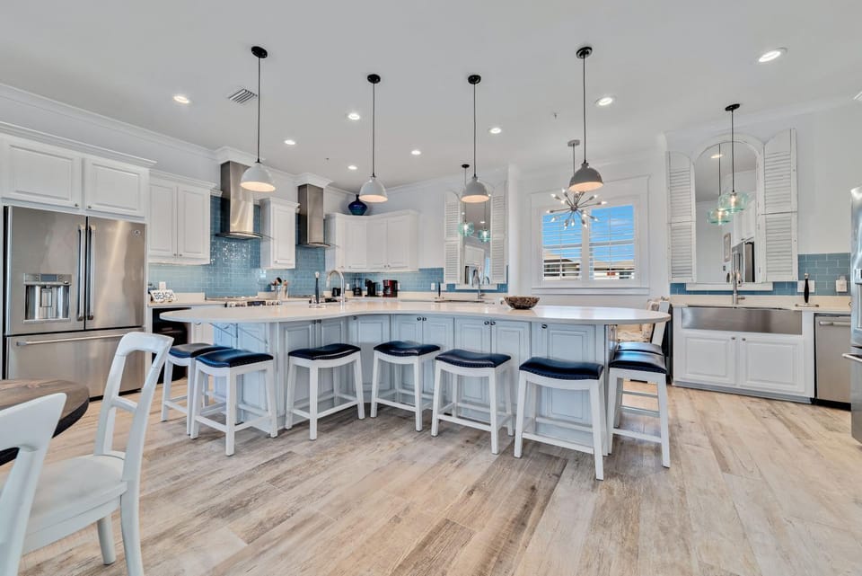 Kitchen or kitchenette, Seating area