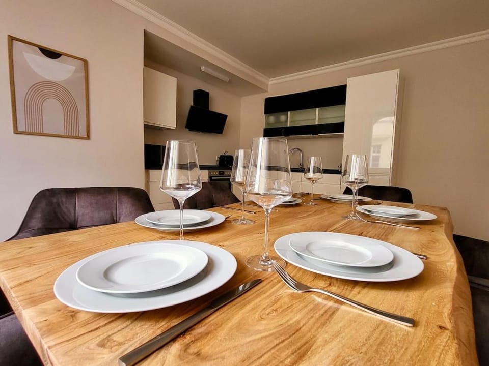 Dining area, kitchen