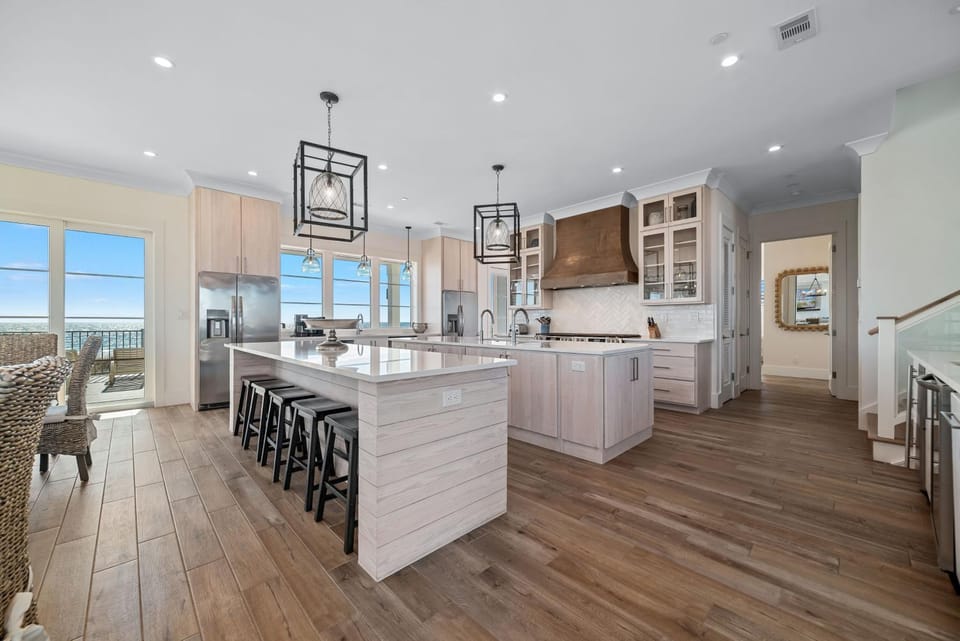 Kitchen or kitchenette, Dining area, stove