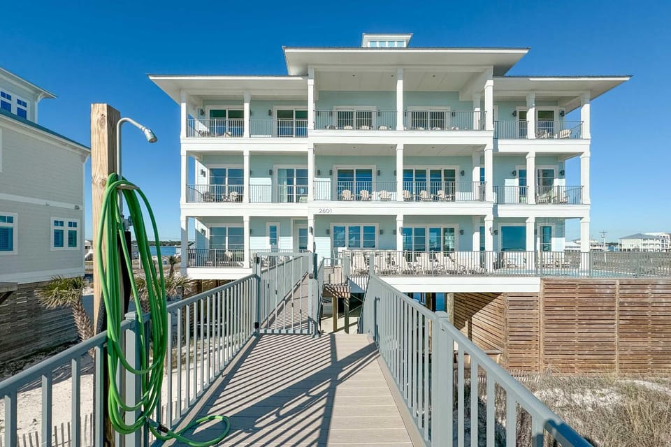 Property building, Day, View (from property/room), Balcony/Terrace
