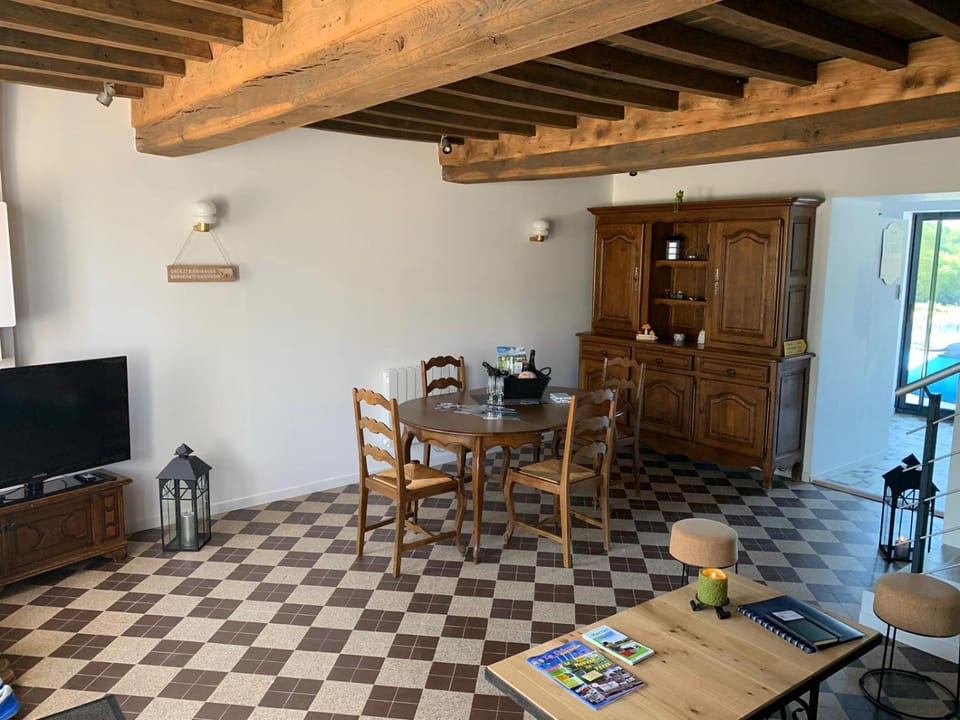 Living room, Meals