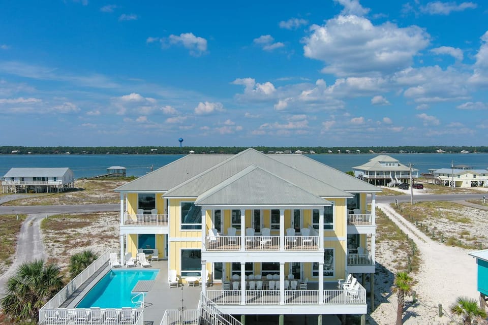 Property building, Day, Bird's eye view, Pool view, Swimming pool