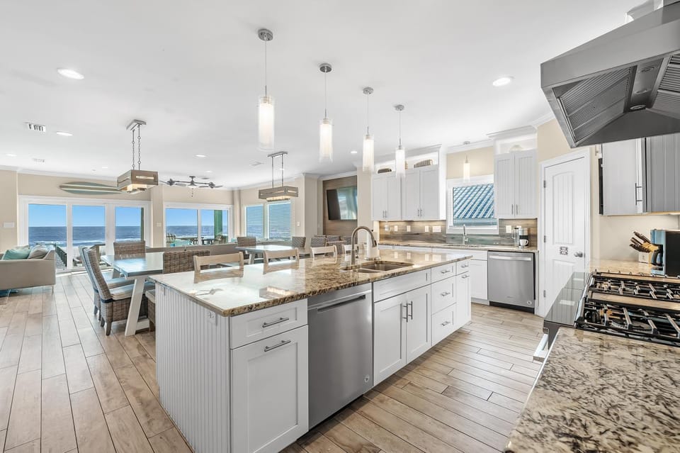 Kitchen or kitchenette, dishwasher, stove