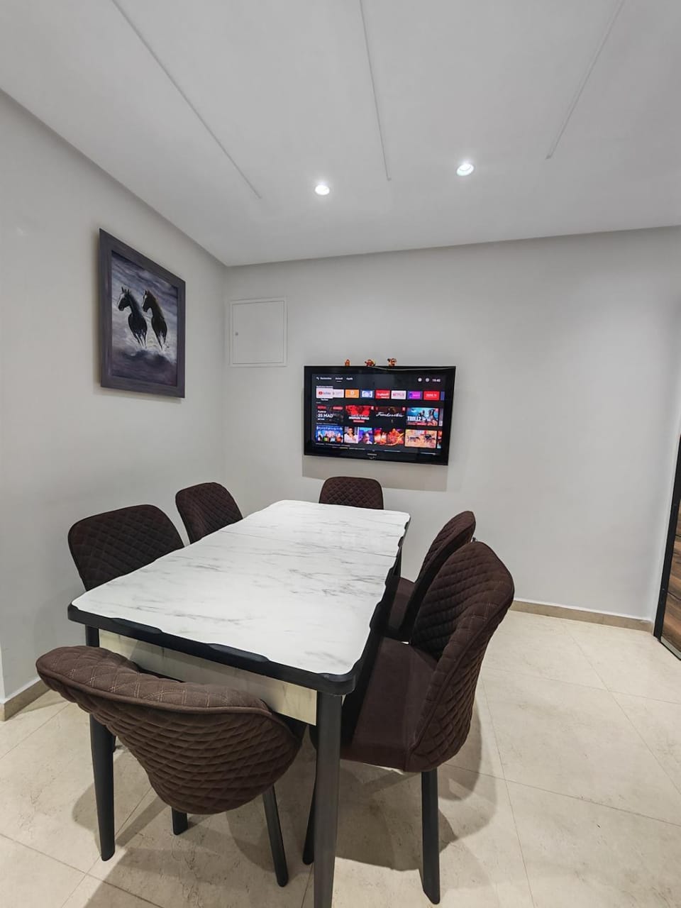 Communal lounge/ TV room, TV and multimedia, Living room, Dining area