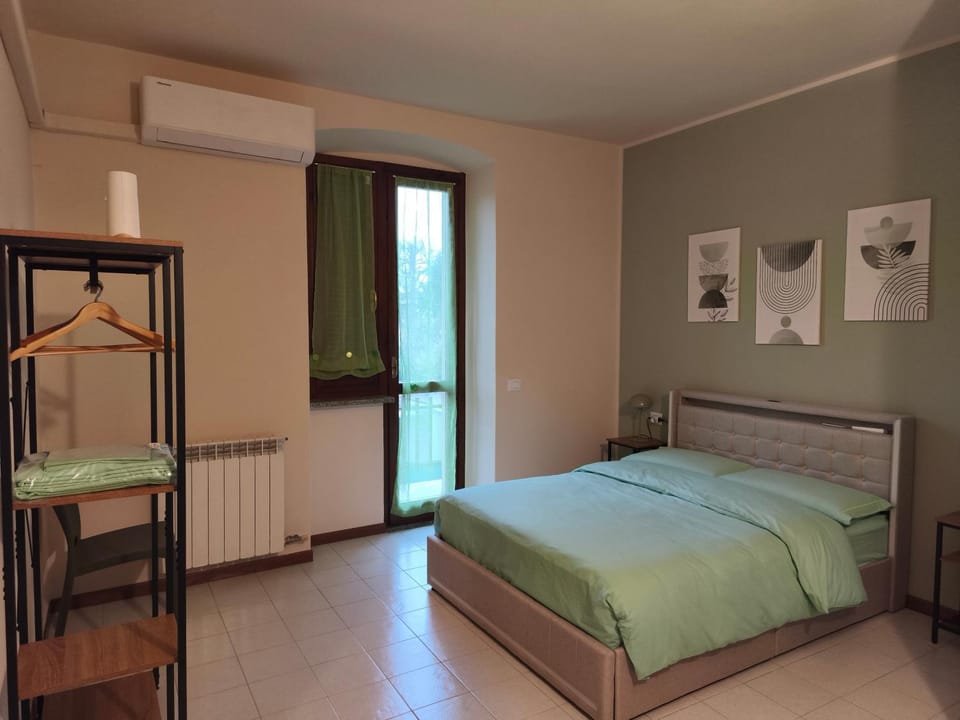 Bed, Bedroom, air conditioner