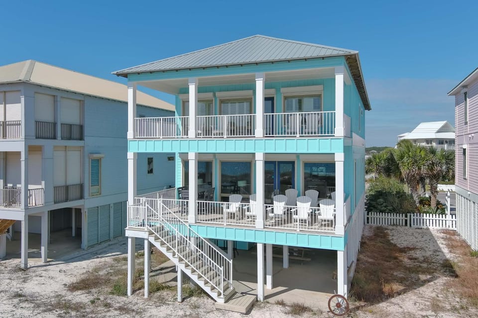 Property building, Patio, Day, Balcony/Terrace