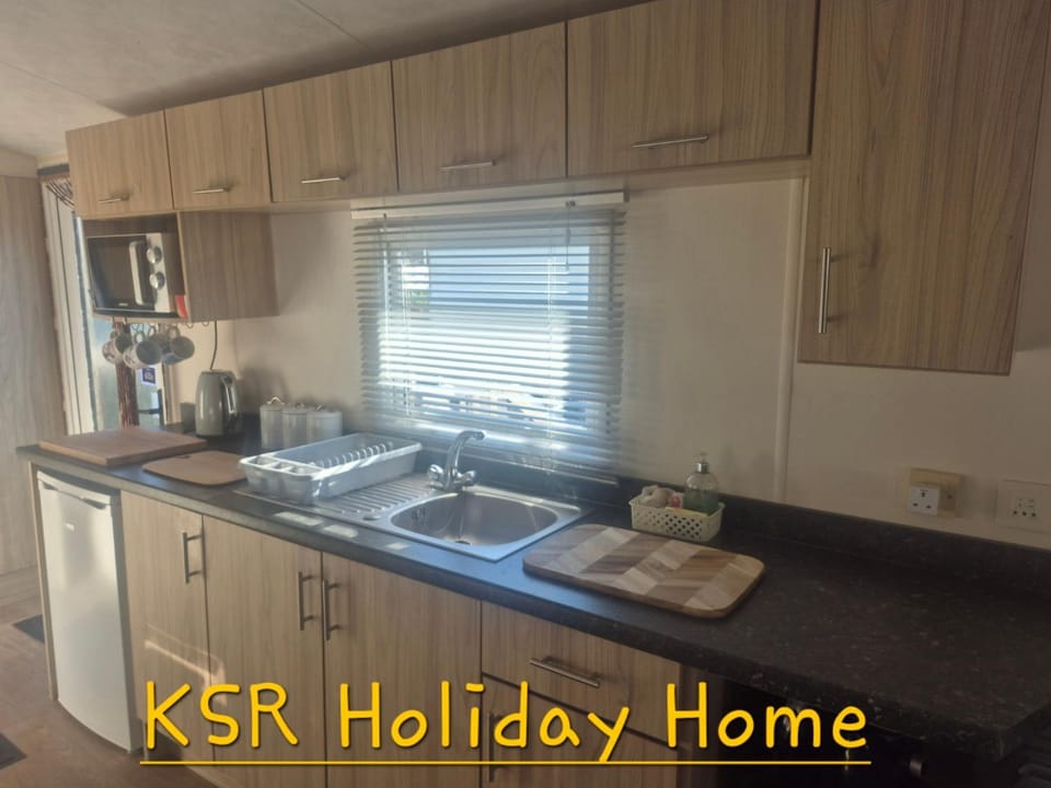 Kitchen or kitchenette, pet friendly, stove, toaster