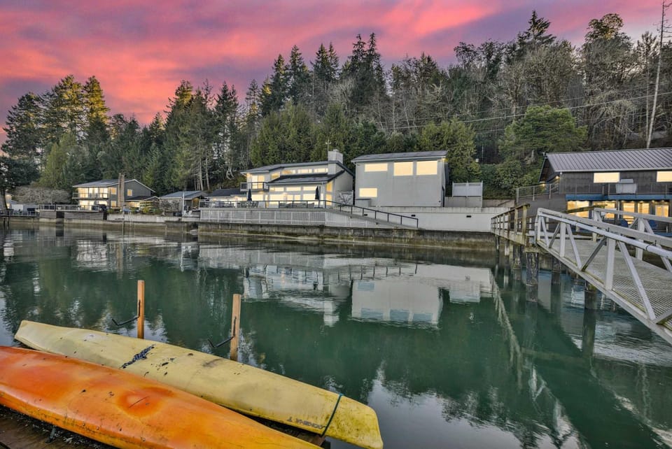 Hood Canal Waterfront - Dock Hot Tub BBQ Games House in Union