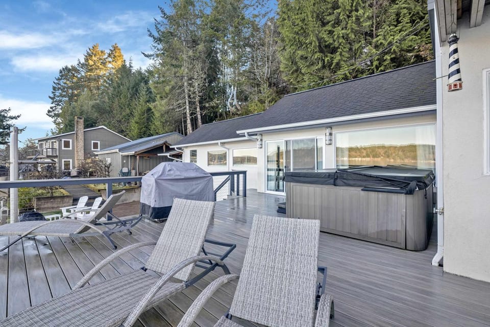 Hood Canal Waterfront - Dock Hot Tub BBQ Games House in Union