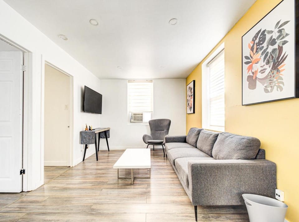 Griffintown Cozy Haven Apartment in Montreal