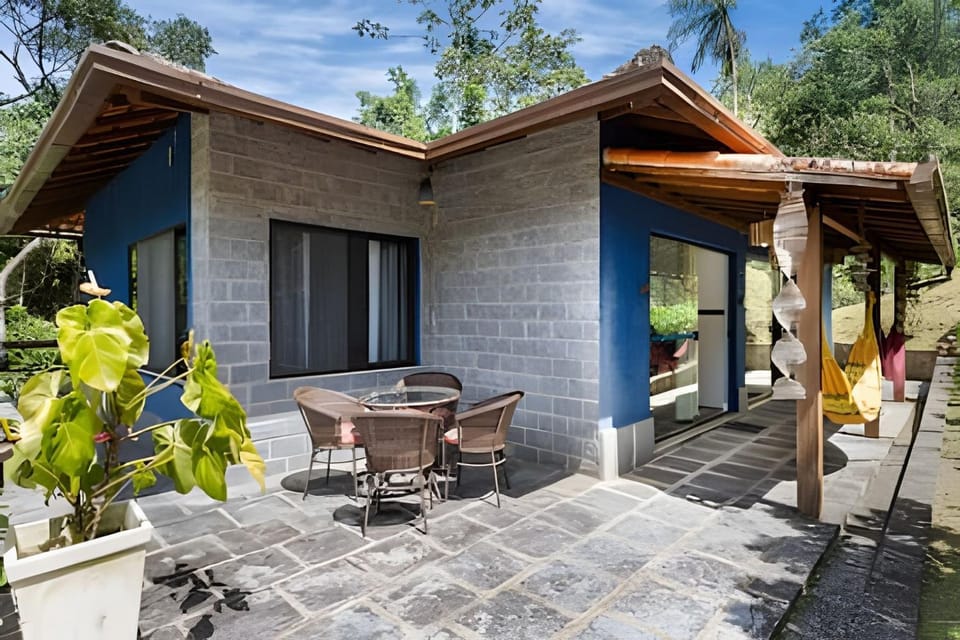 Casas Geminadas 1 ou 2 QT com ducha relaxante cercada pela Mata Atlântica com wifi por satélite de alta velocidade água de fonte natural House in State of Rio de Janeiro