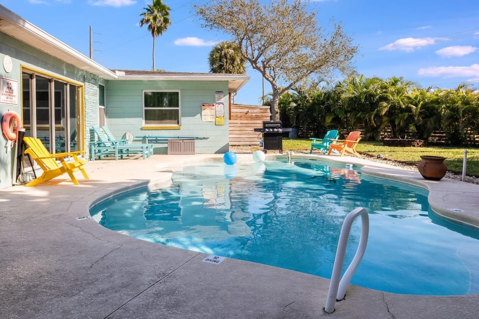 Swimming pool