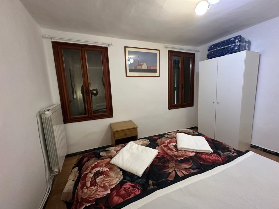 towels, wardrobe