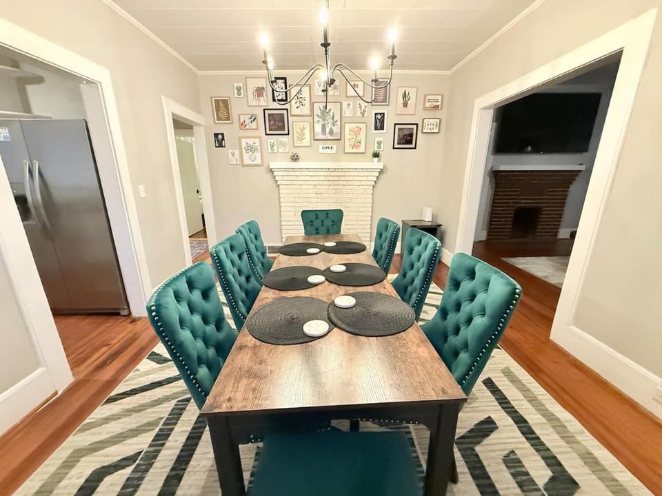 Cottontown Bungalow - Fast WiFi - Walk Downtown House in Columbia