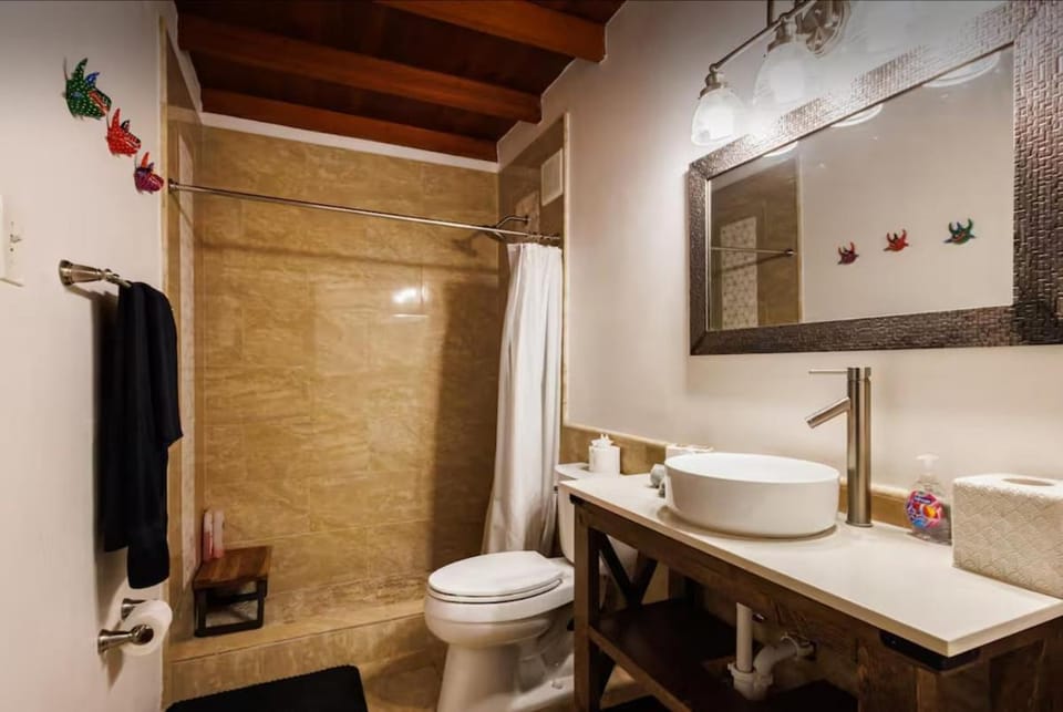 Shower, Toilet, Bathroom, towels