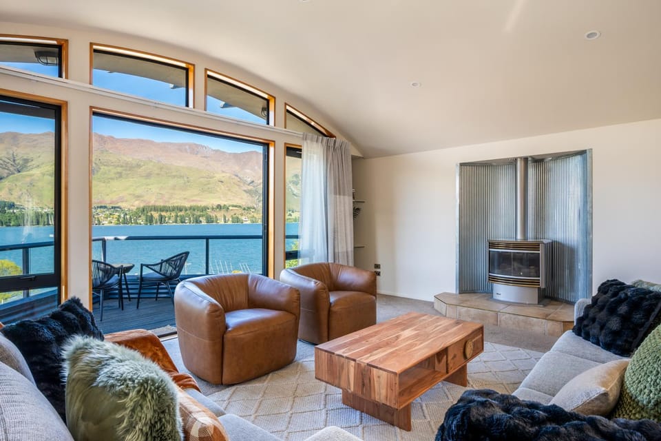 Patio, Balcony/Terrace, Living room, Seating area, Mountain view