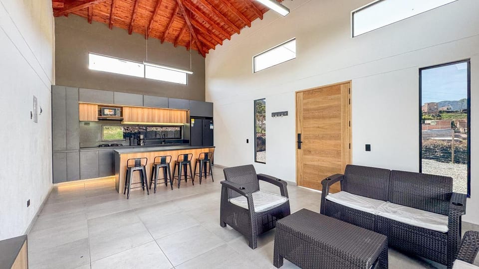 Kitchen or kitchenette, Living room, Seating area, minibar, pet friendly