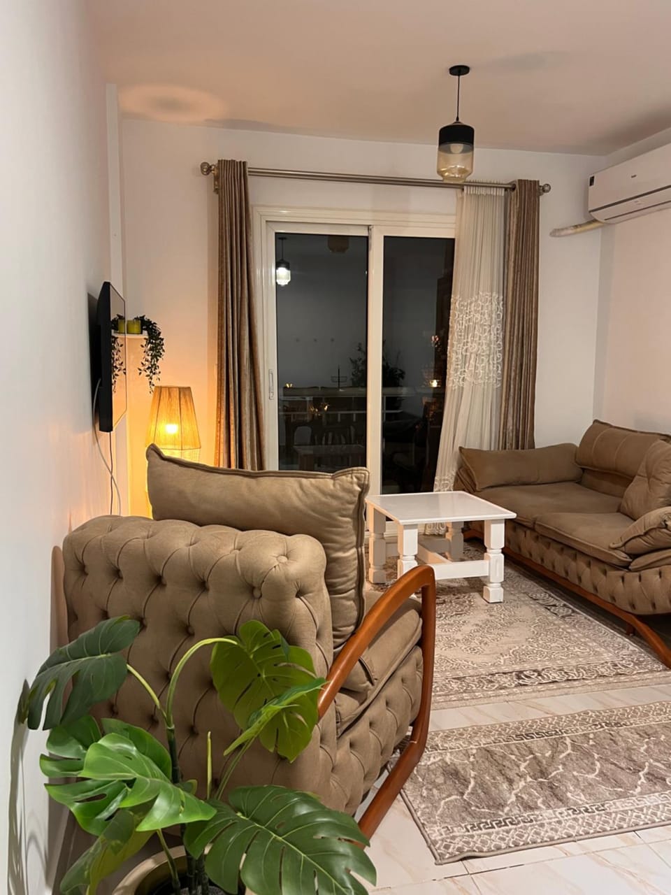Living room, Photo of the whole room, Seating area, air conditioner