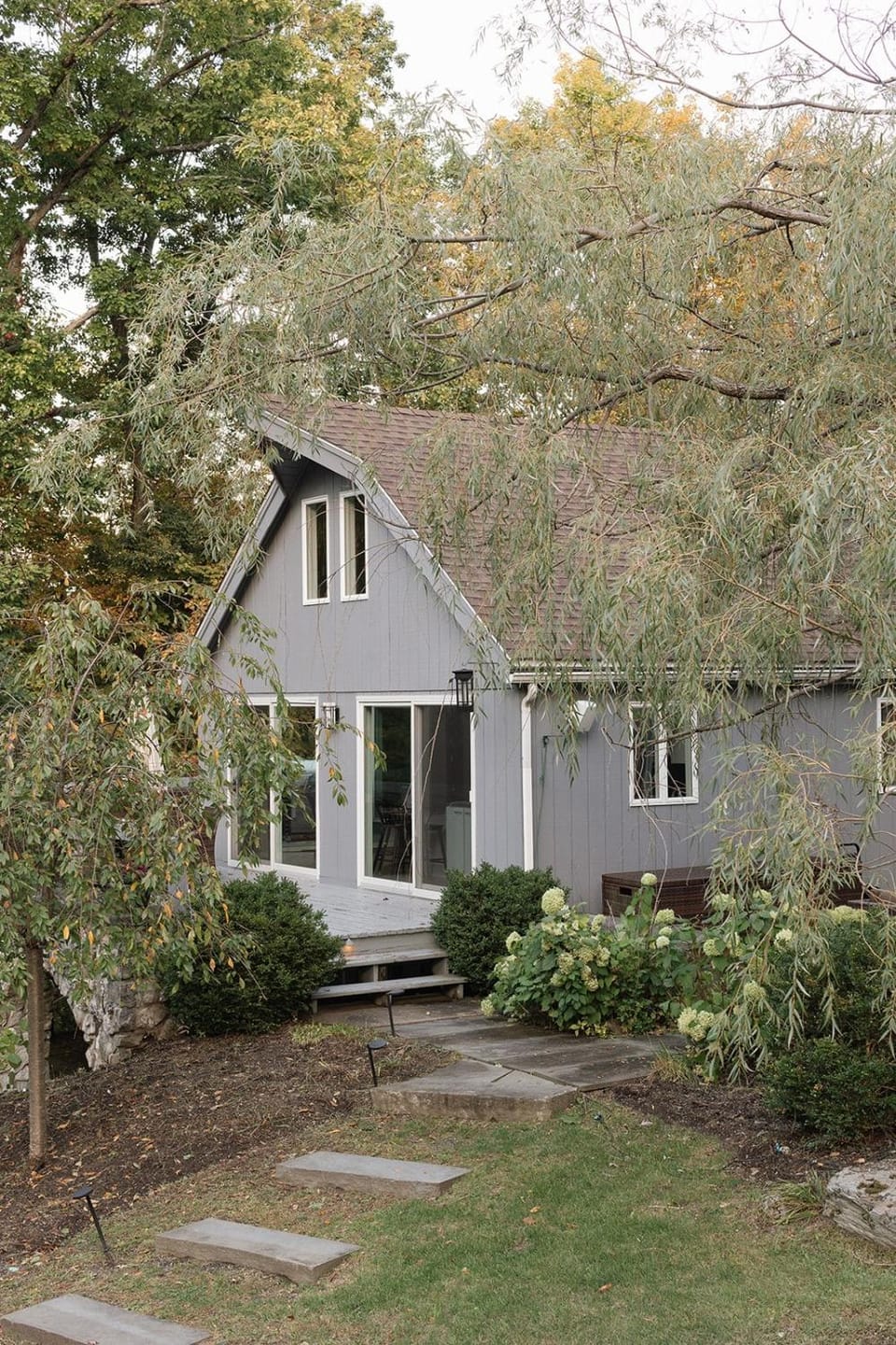 Secluded escape with hot tub, pizza oven, fireplace House in Taghkanic