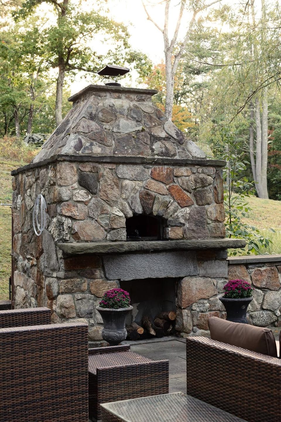 Secluded escape with hot tub, pizza oven, fireplace House in Taghkanic