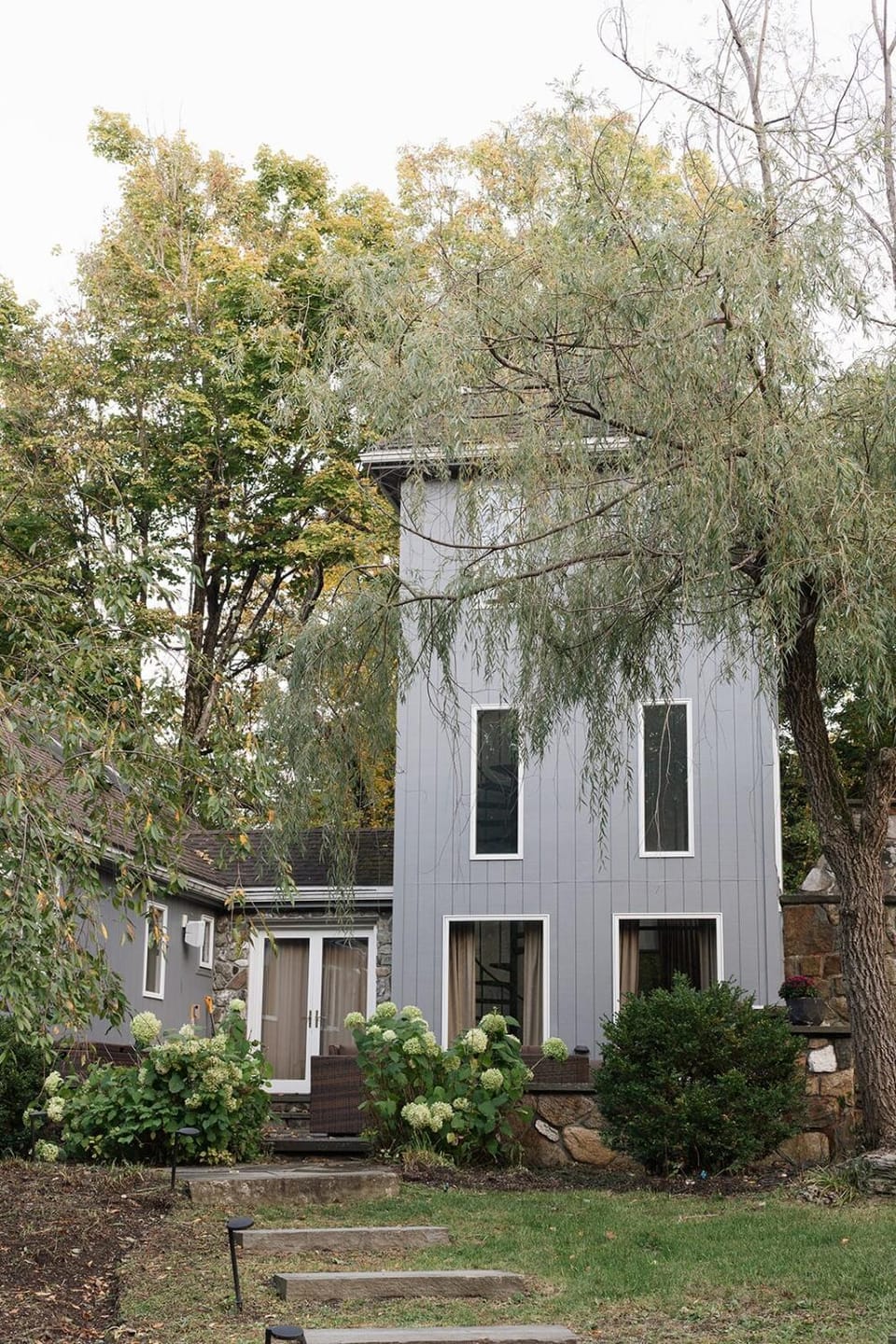 Secluded escape with hot tub, pizza oven, fireplace House in Taghkanic