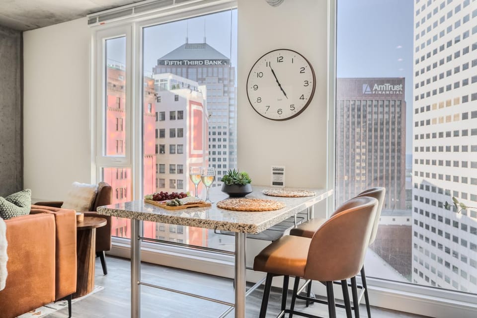 Dining area, City view