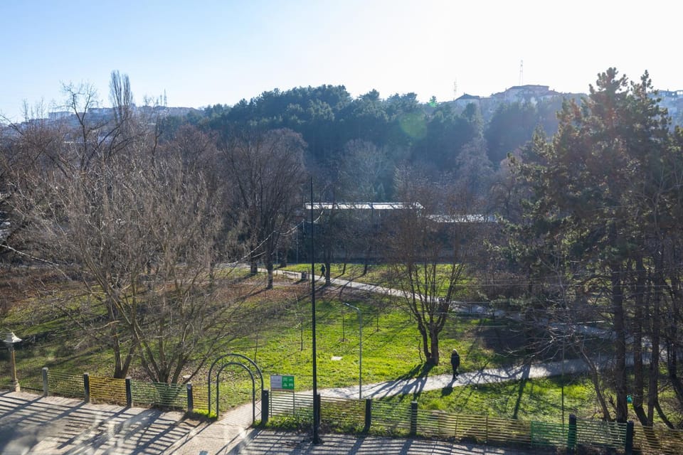 Nearby landmark, Day, Natural landscape, Mountain view
