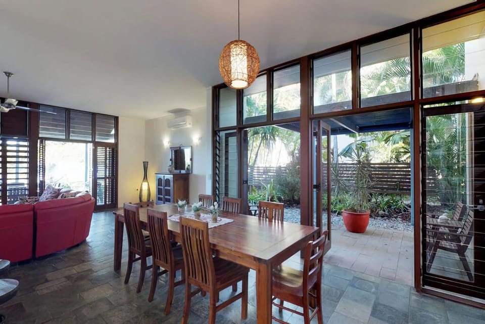Living room, Garden view