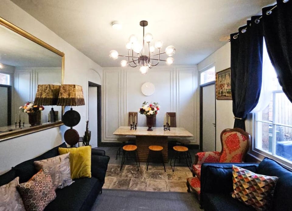 Living room, Seating area