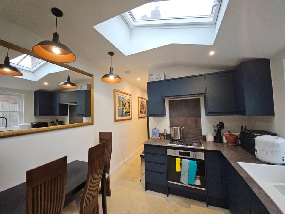 Kitchen or kitchenette, Dining area, stove