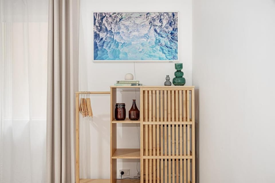 Dreamy Bondi The Break Steps to the beach Apartment in Sydney