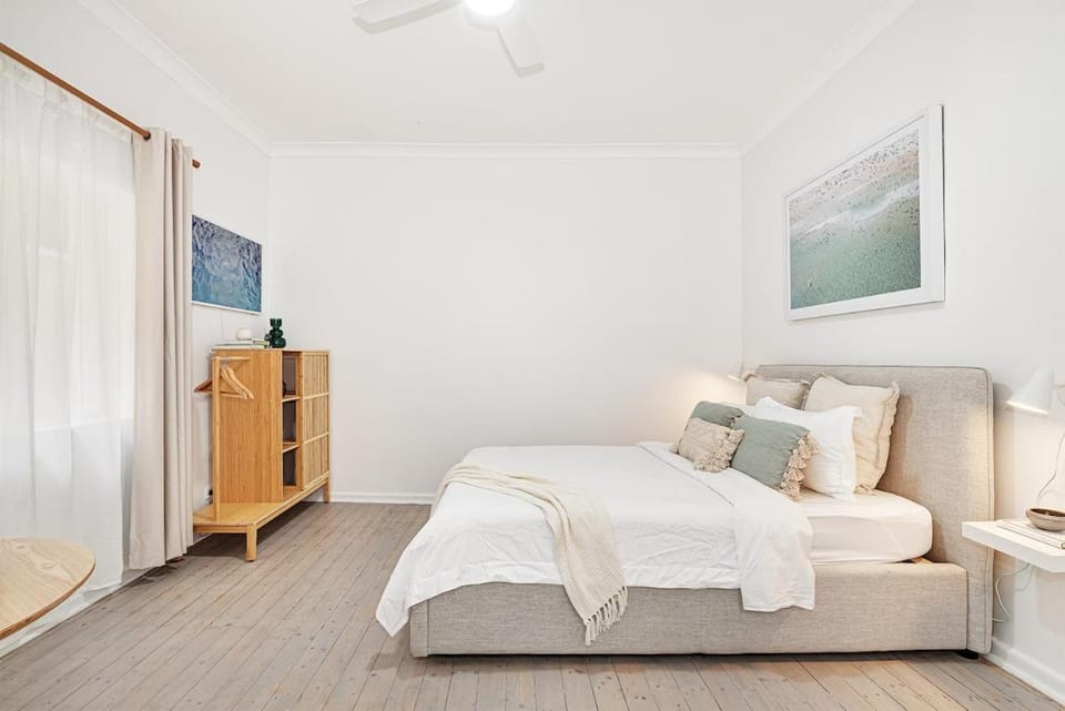 Dreamy Bondi The Break Steps to the beach Apartment in Sydney
