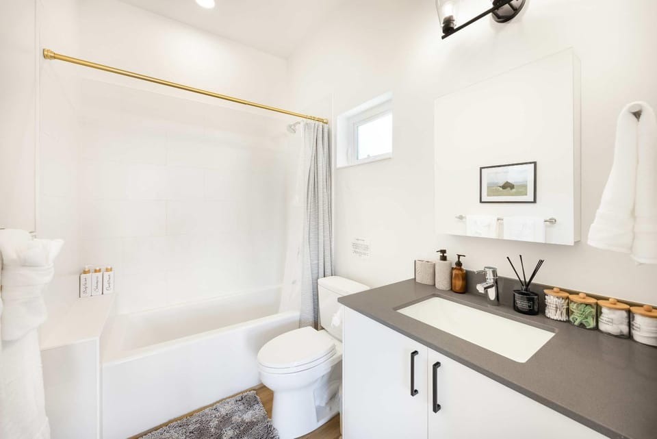 2025 Built Single-Level 2BR Serene Home with 2 AC House in Seattle