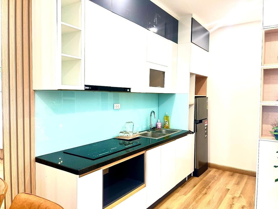 Kitchen or kitchenette, minibar, oven, stove