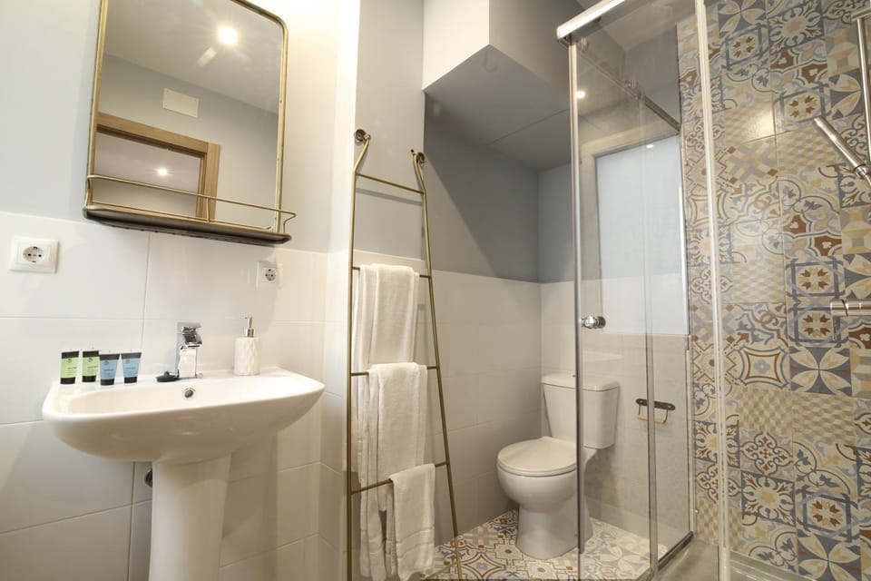 Shower, Bathroom, Decorative detail