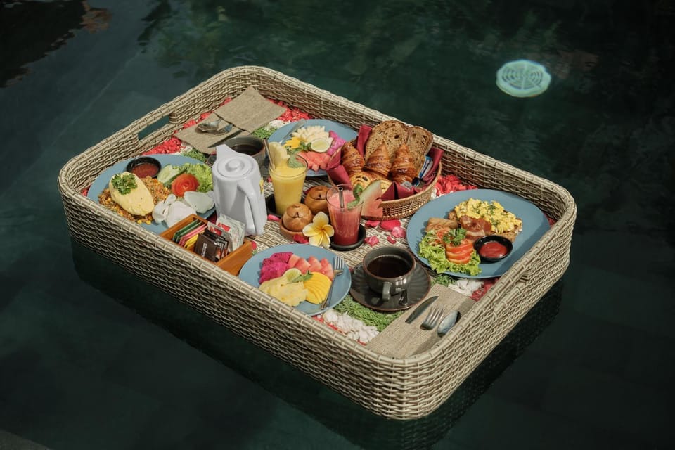 Food and drinks, Food, Swimming pool, Breakfast