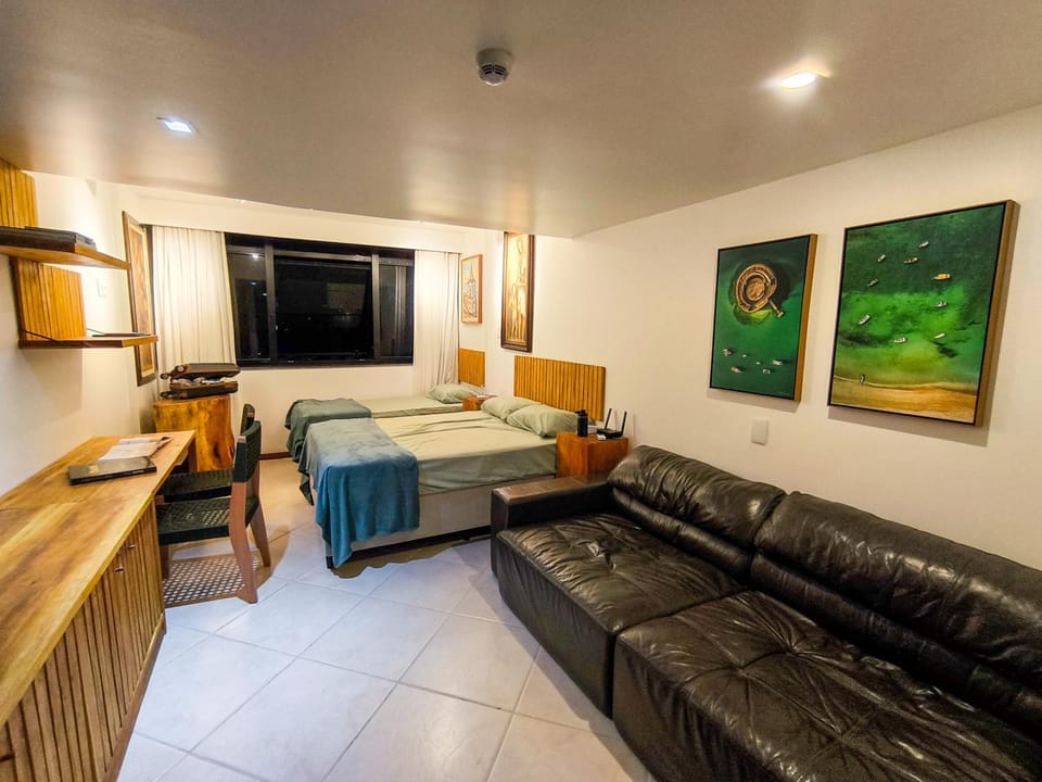 Bed, Living room, Photo of the whole room, Decorative detail, Seating area, Bedroom