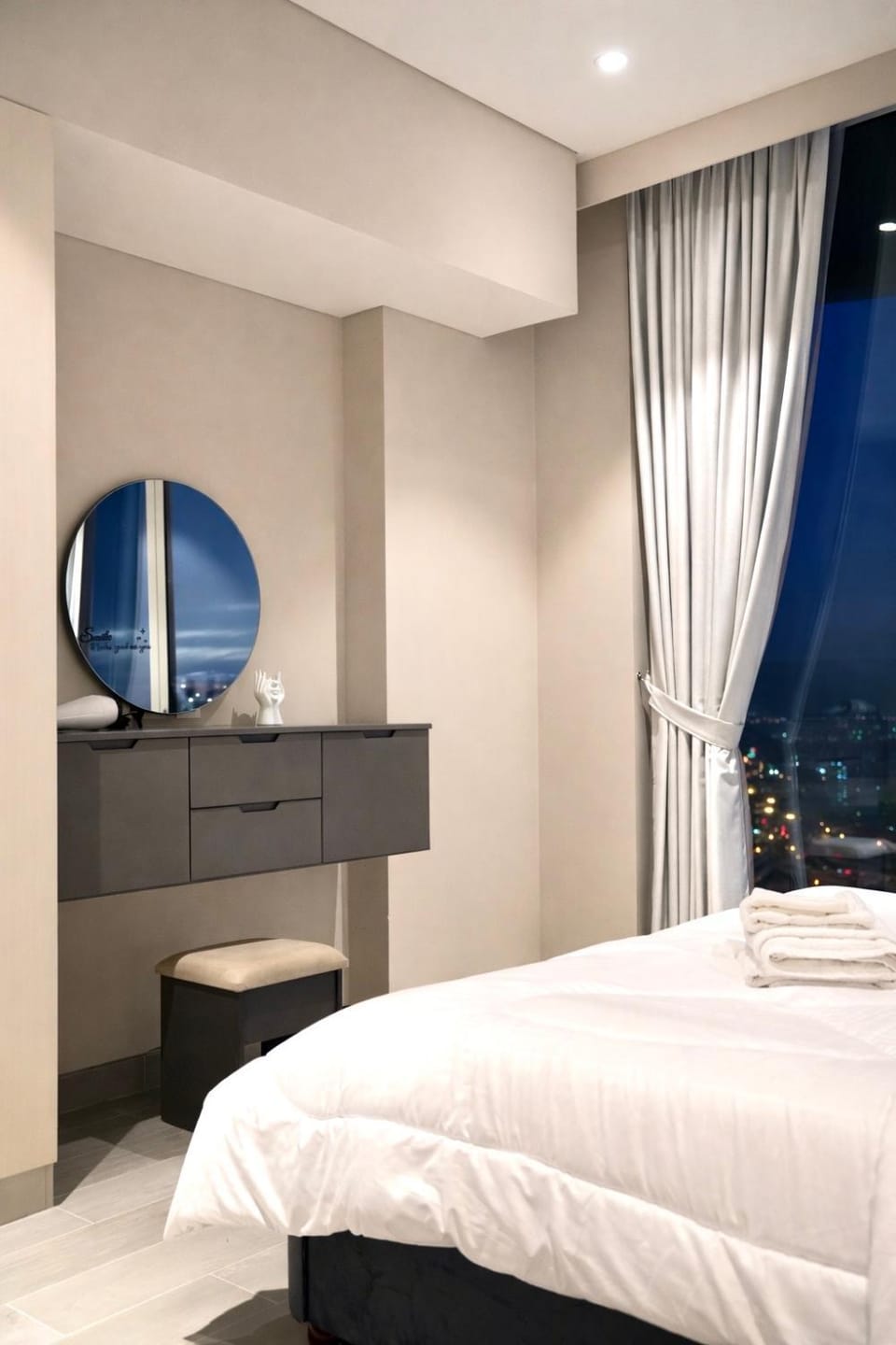 Bedroom, hair dresser