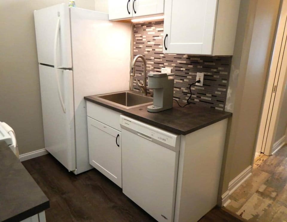 1 Bed, idyllic, stadiums, free parking, & Pets OK Apartment in Pittsburgh