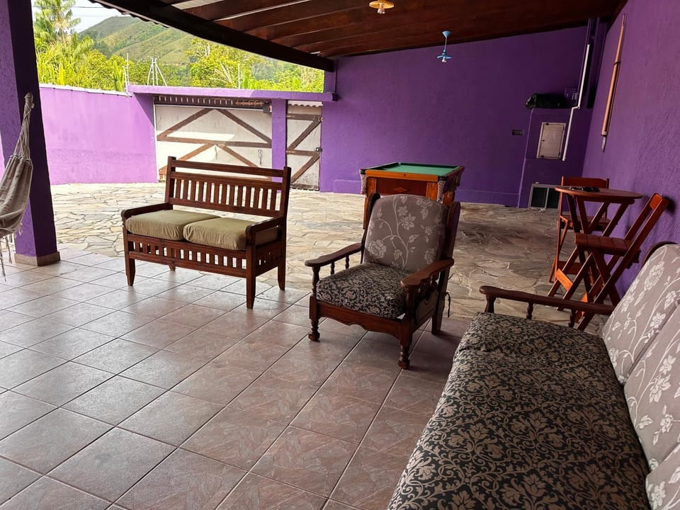 Roxo Refúgio House in São Sebastião
